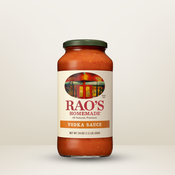 Frasco de 680g de Rao's Vodka Sauce, salsa cremosa y auténtica de tomate y vodka, disponible para envío en Vancouver y Canadá.